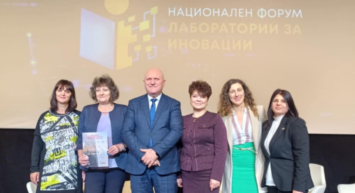 Авторите на учебното помагало с министър Галин Цоков