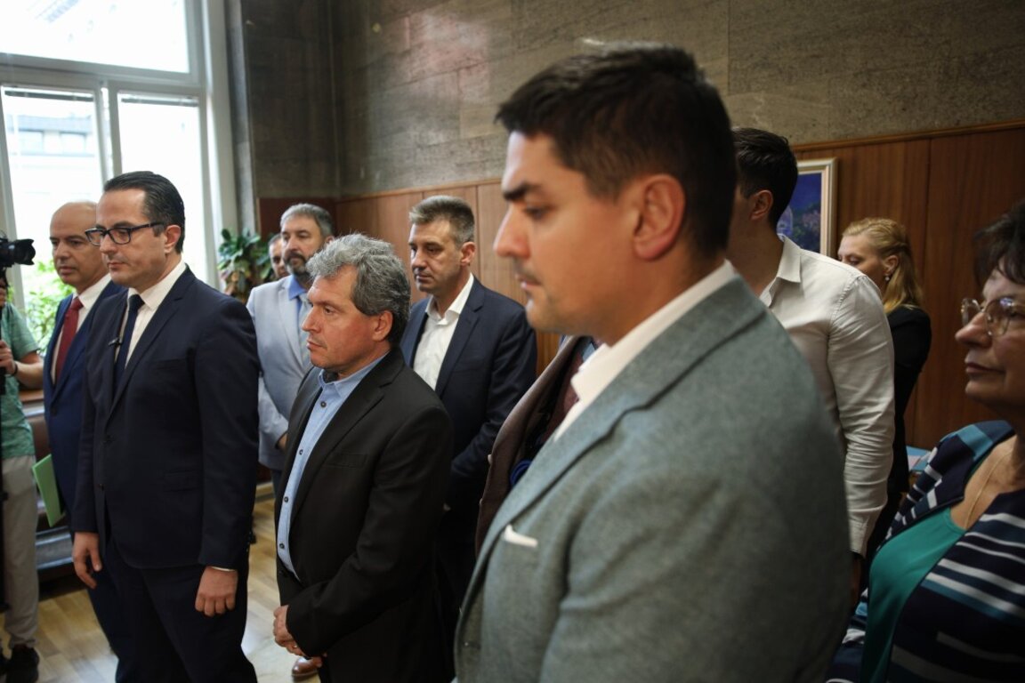 Vazrazhdane, BSP and ITN submitted a motion of no confidence in the Denkov cabinet, 5 October, 2023