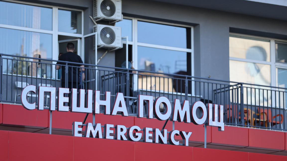 Момчето, паднало от тераса на НДК, е в много тежко състояние