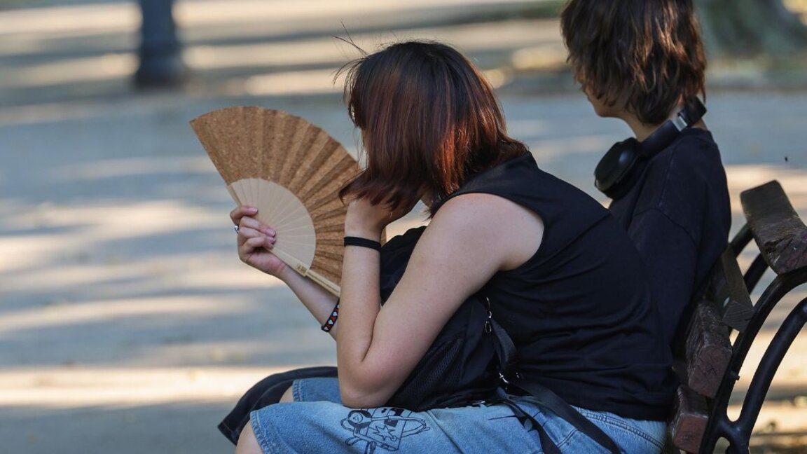 Red heat alert issued for 12 Bulgarian districts, orange code alert in effect for the rest of the country