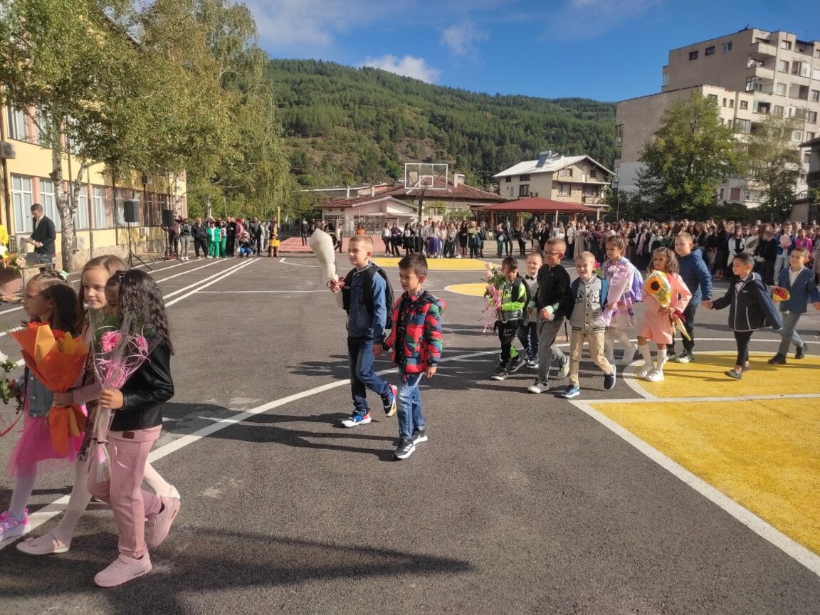 Откриха новата учебна година в Дупница