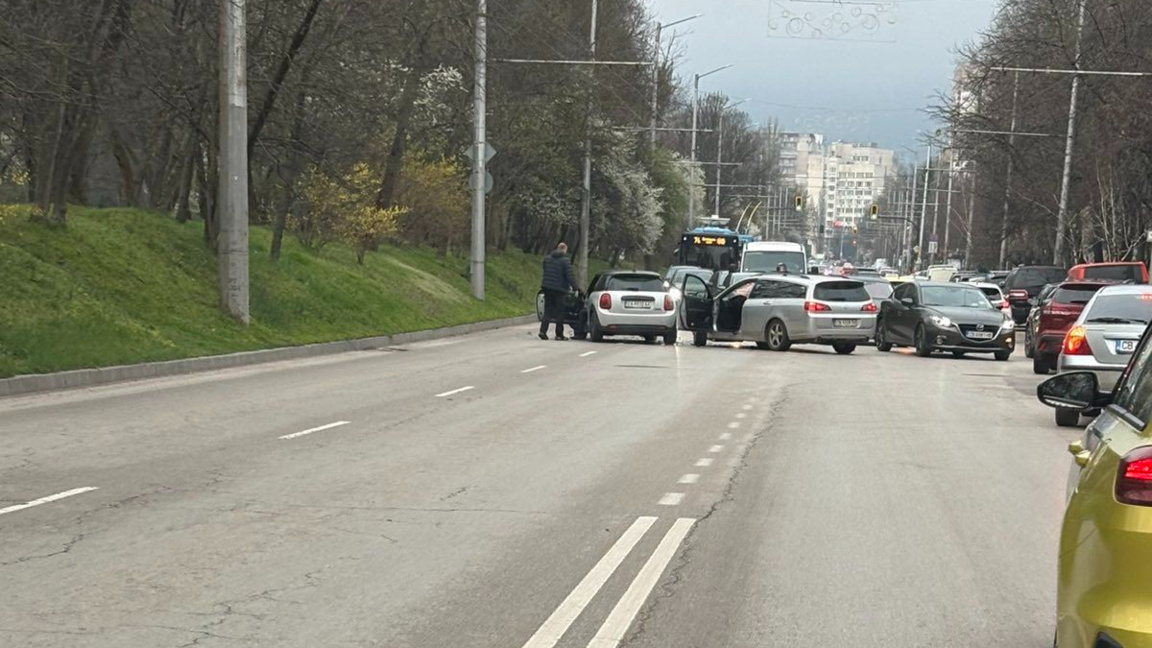 Катастрофа причини километрично задръстване в столицата