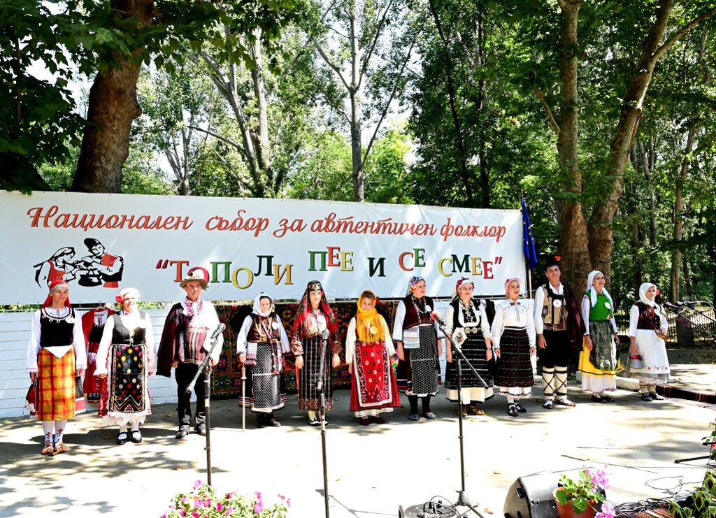 "Тополи пее и се смее" тази събота и неделя