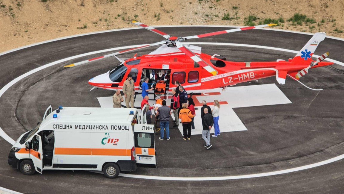 Хеликоптер транспортира мъж от Смолян в "Пирогов"