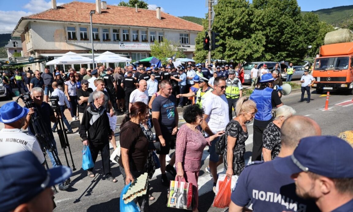 Горски служители блокираха Е-79 край Кресна