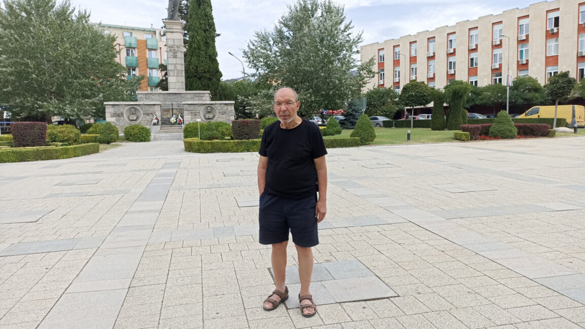 Ромите са извън системата, няма кой да ги забележи и никой не ги представлява