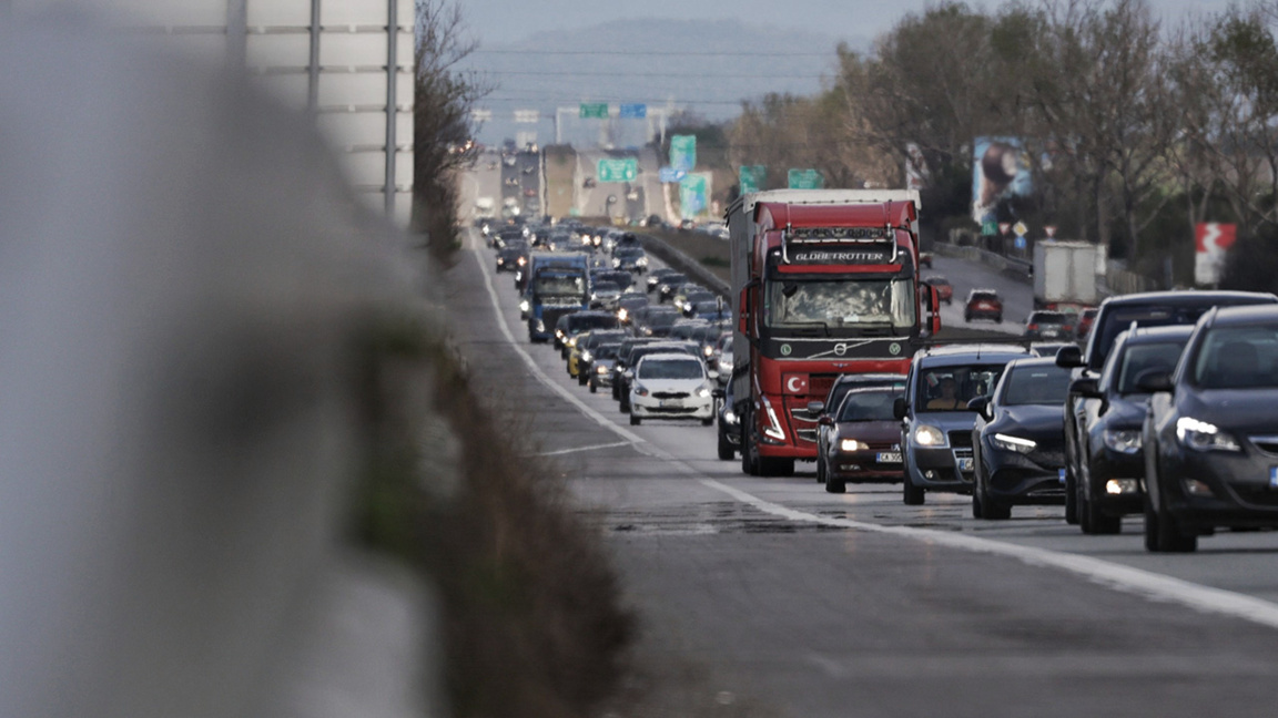 Starker Verkehr auf den Straßen wegen der bevorstehenden Feiertage