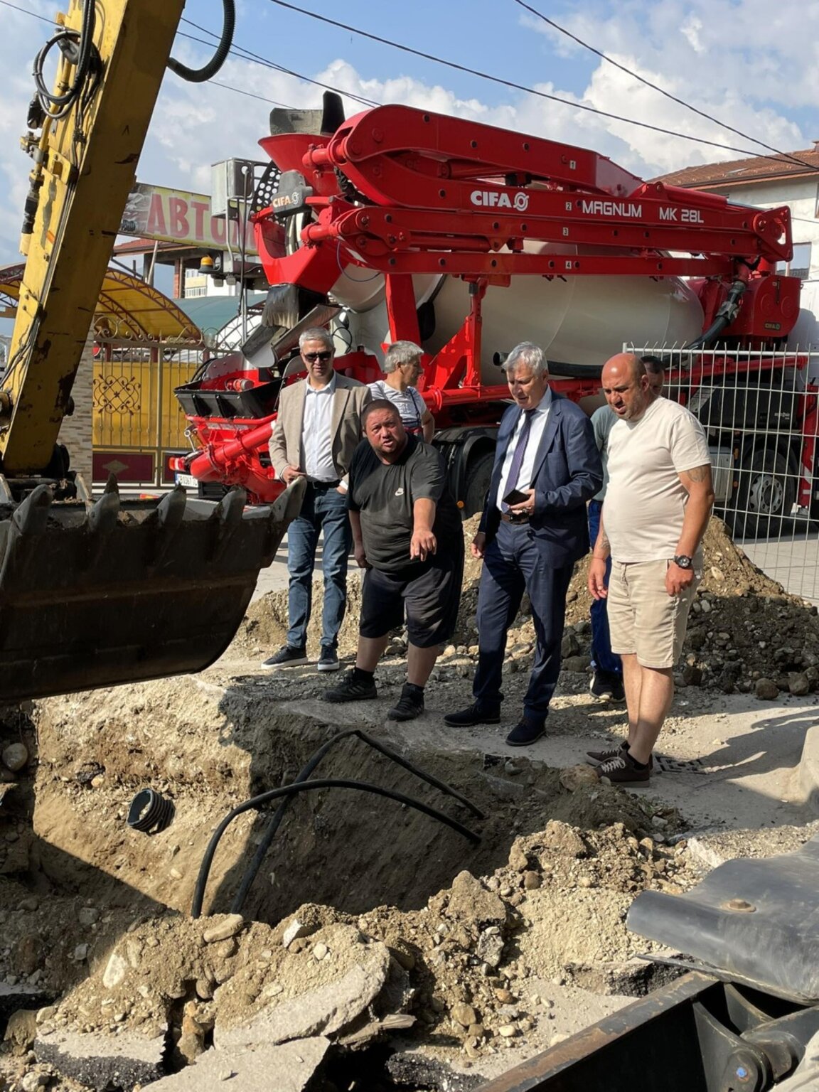 Стартираха ремонтните дейности на улица „Явор“ в Разлог