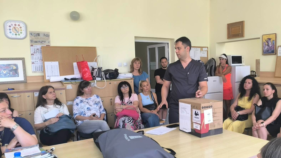 Училище "Отец Паисий" в Кърджали вече има собствен дефибрилатор