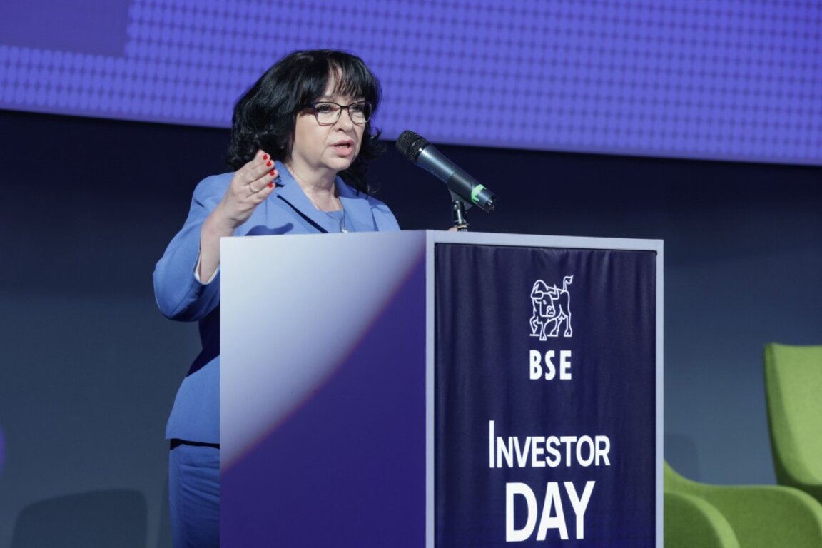 Министърът на финансите Теменужка Петкова