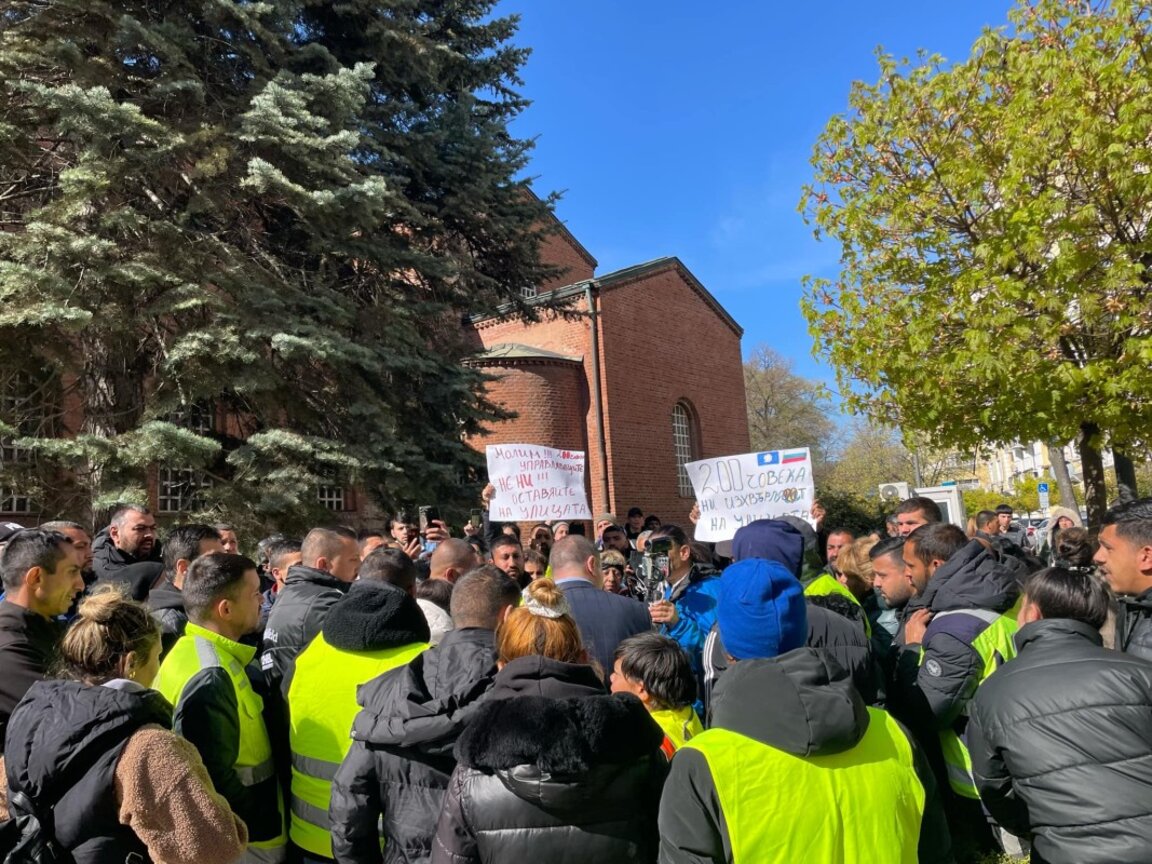 Два протеста пред сградата на Столичната община