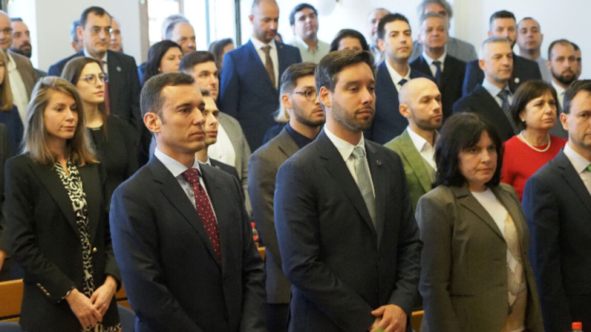 Primarul Sofiei Vasil Terziev (stânga, în ftunre) și Boris Bonev (în centru)