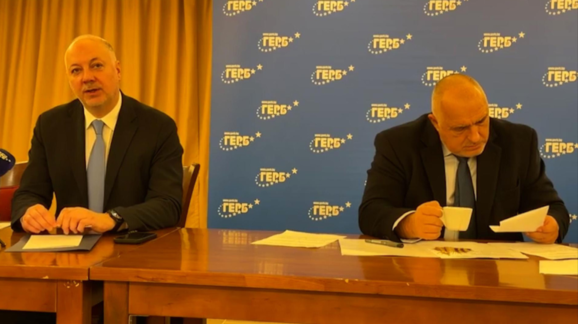 Министър-председателят в оставка Росен Желязков (вдясно) и лидерът на ГЕРБ Бойко Борисов - Велико Търново, 16 януари 2024