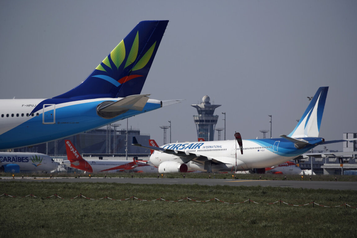 Изглед от пистата на летище "Орли", архив.