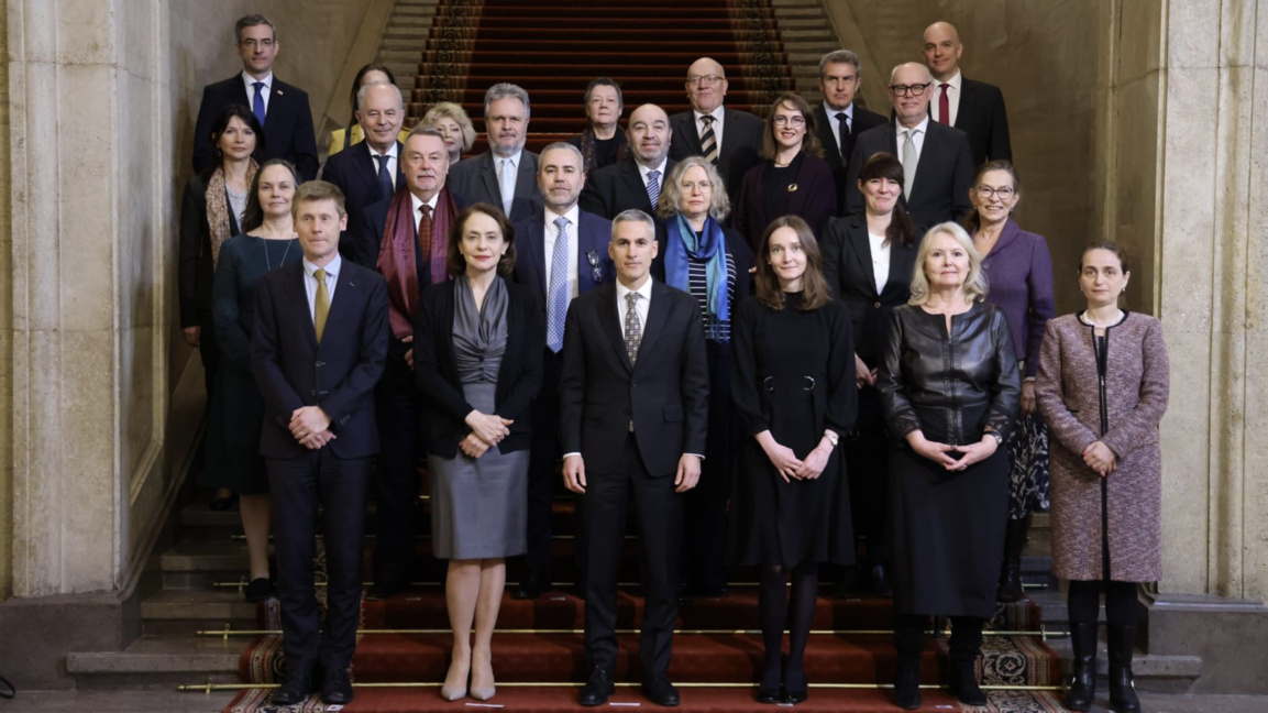 Premier stellt EU-Botschaftern Mitglieder der Übergangsregierung vor