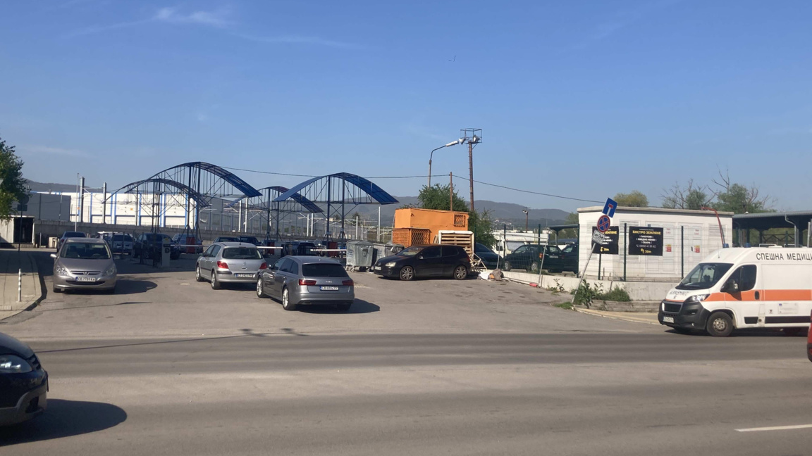 Работник се барикадира за кратко в гараж "Земляне".