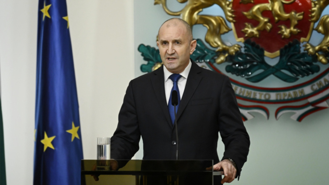 Румен Радев ще депозира днес оставката си в КС