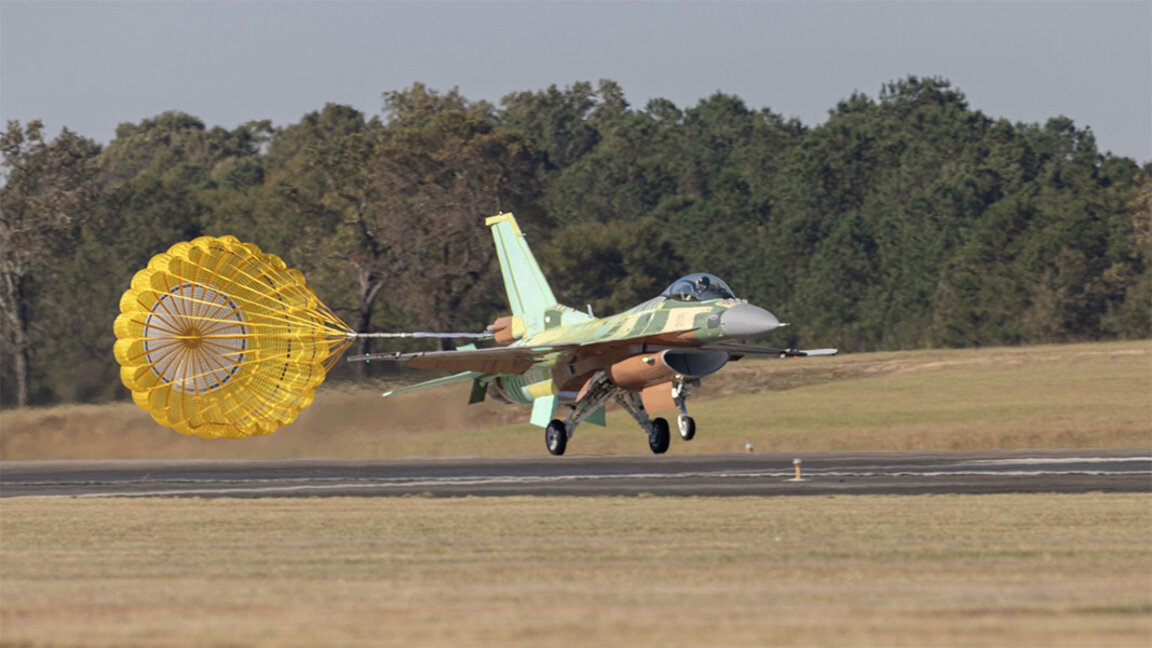 Bulgar ordusuna ABD’de üretilen ilk F-16 Block 70 test uçuşunu yaptı