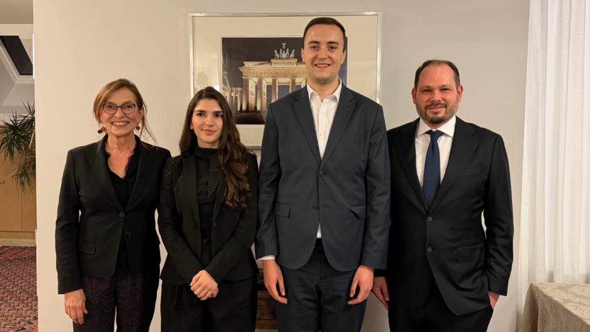 Двама млади българи заминават за Бундестага по престижната стипендия IPS