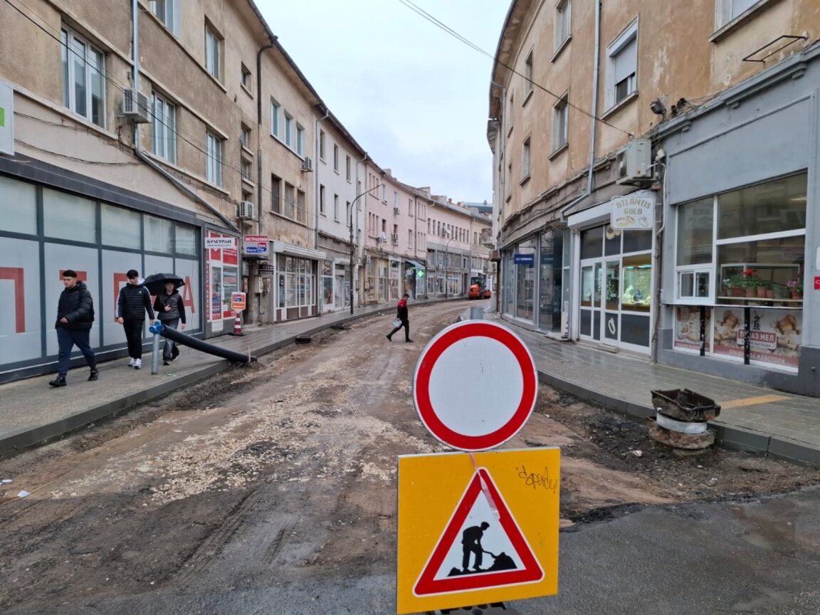 Летни отпуски и ремонти затрудняват трафика в Кърджали