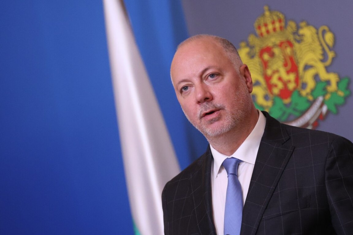 Rosen Zhelyazkov volvió a confirmar la tesis de las interferencias en el caso del avión de Ursula von der Leyen