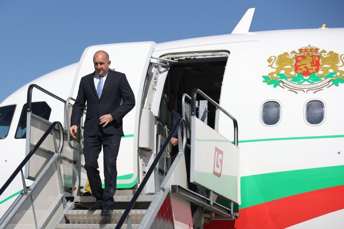 Държавният глава Румен Радев пристигна в столицата на Полша Варшава, 28 април 2024 г.