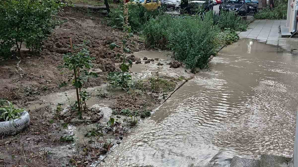Авария на ул. "Подвис" оставя без вода до 17 часа живеещи в района