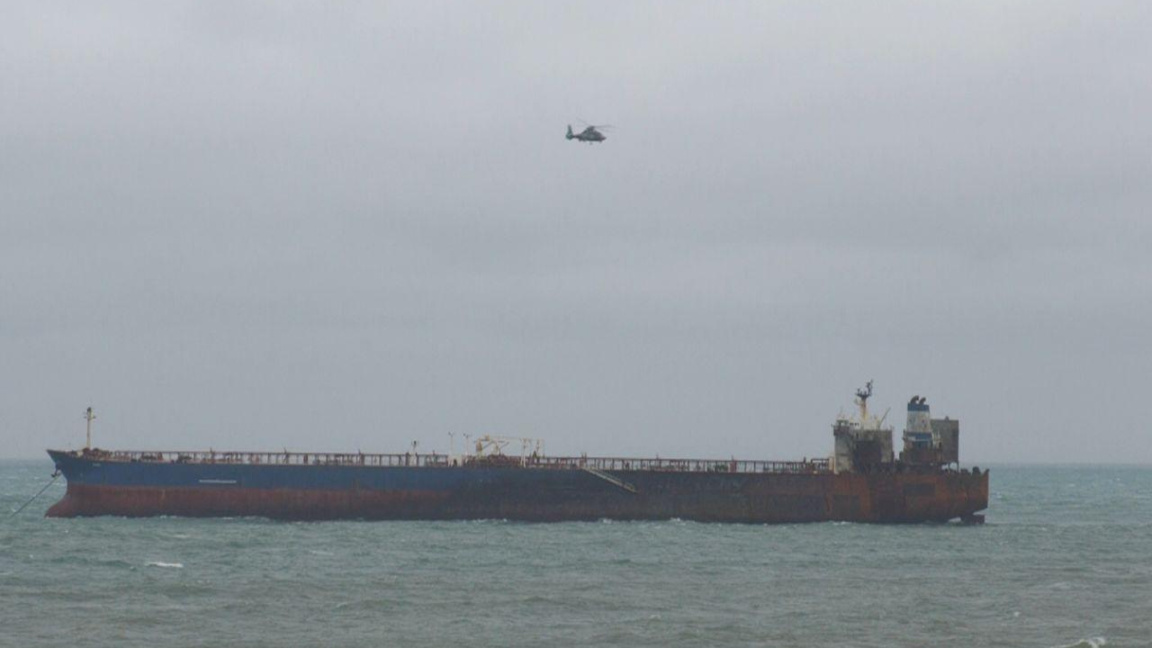 Изтеглянето на танкера край Ахтопол се отлага