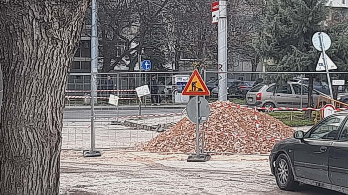 Дупката на ул. "Петър Стоев" е запълнена"