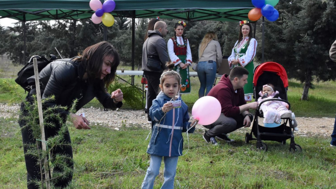 Димитровградската Алея на новия живот в парк "Марица" продължава да расте