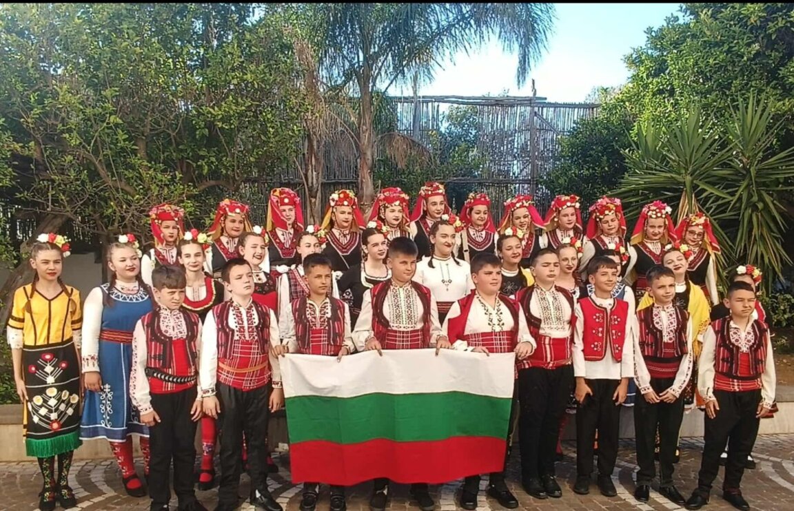 Аплодисменти за ВГ "Шаренийки"