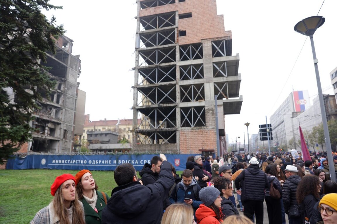 Протестът в Белград пред мястото на бъдещия хотел