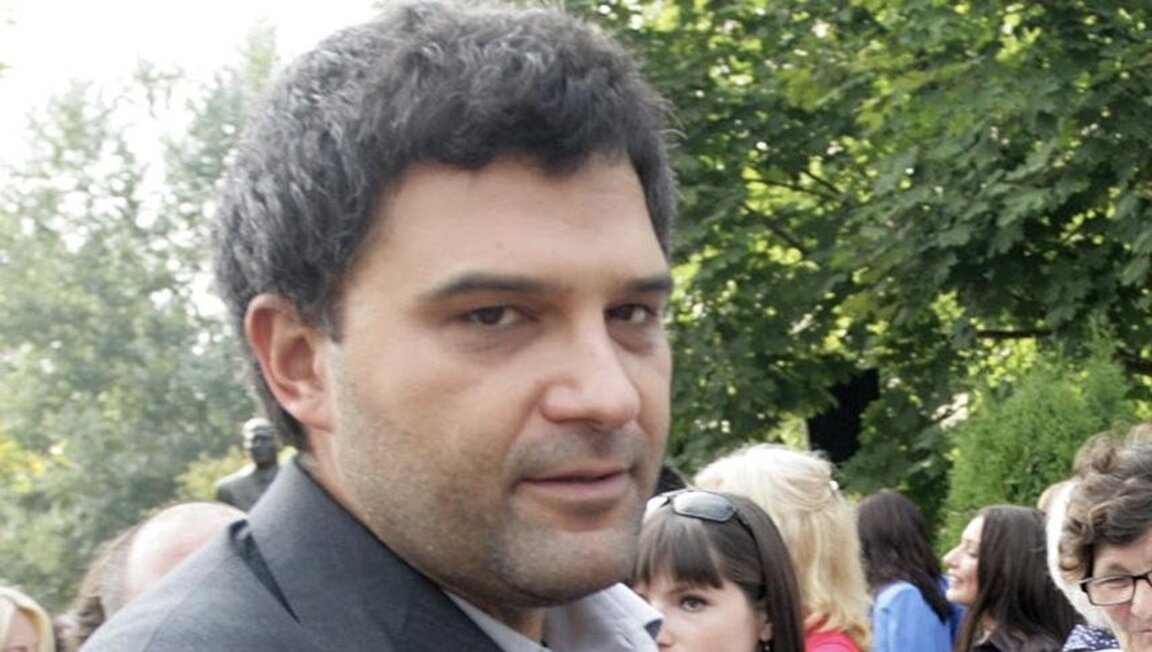 Починал е Тодор Славков