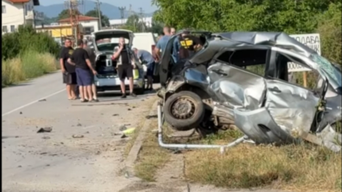Мъж е в болница след катастрофа в София