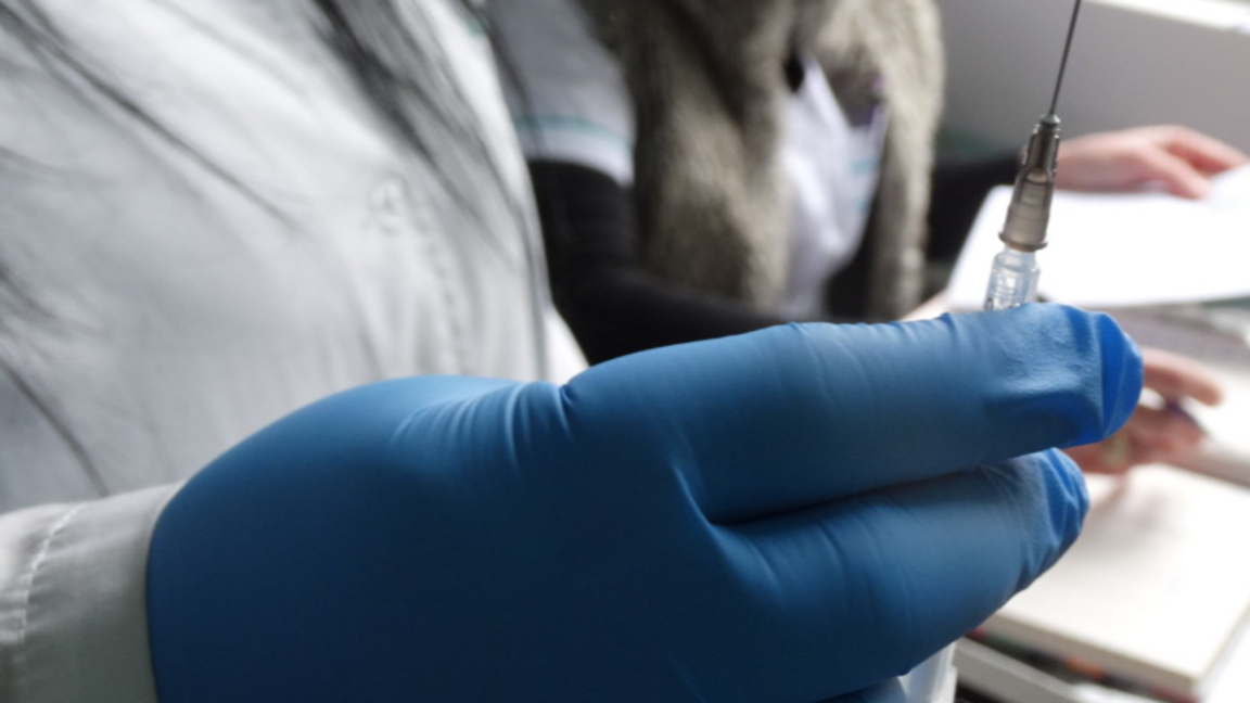 Заразени с ХИВ деца в Пакистан заради повторно използвани игли, разкри разследване на Би Би Си