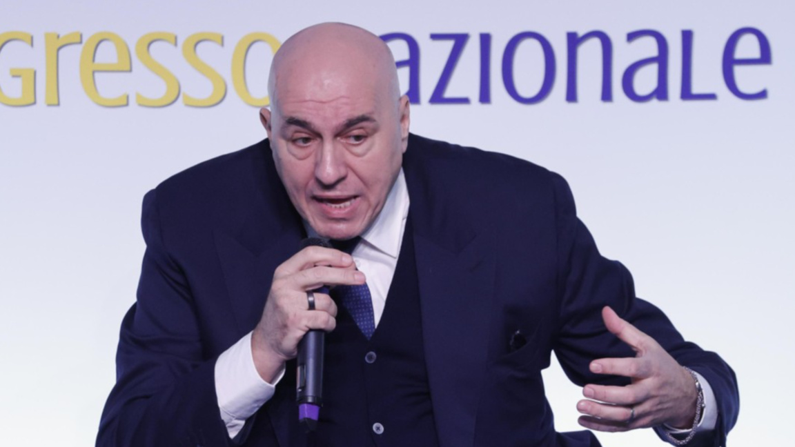 Италианският министър на отбраната Гуидо Крозето