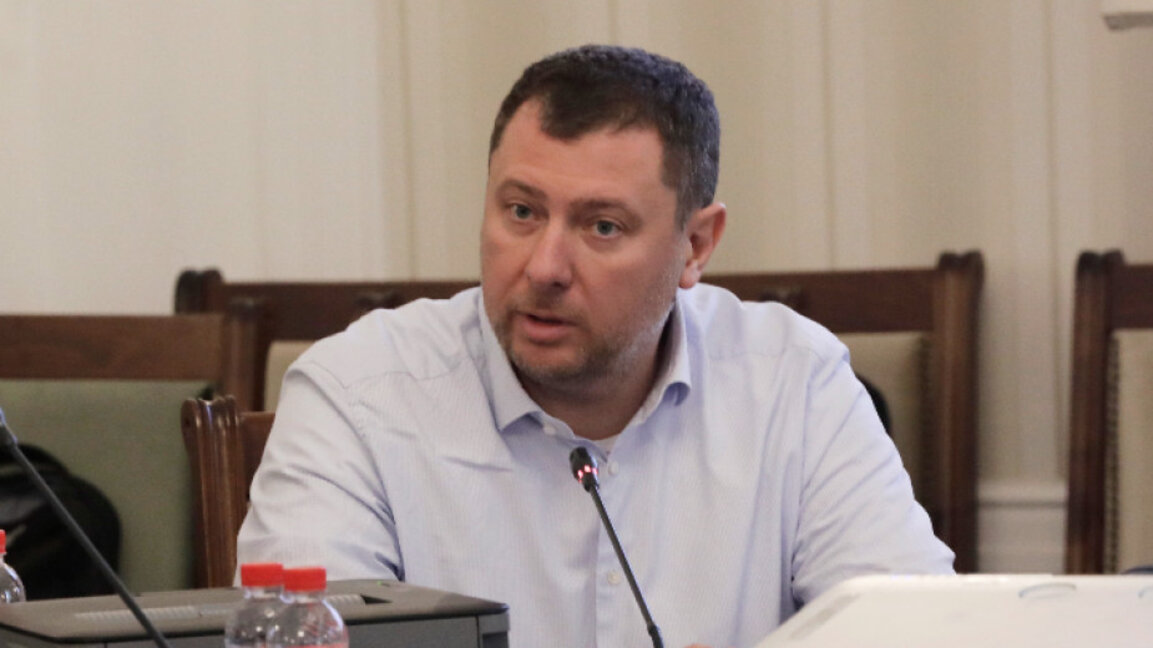 "Информационно обслужване" е наела около 2000 души за изборите