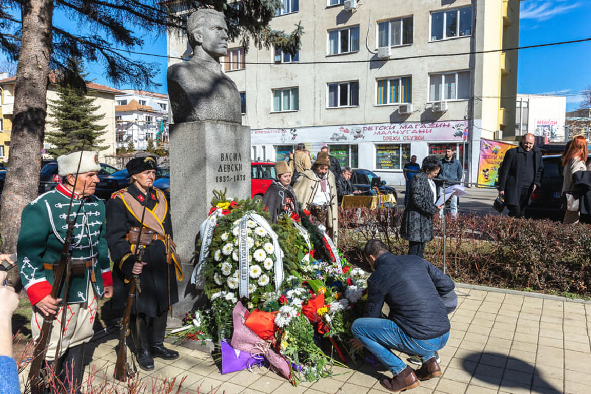 В Перник честват 188 години от рождението на Васил Левски