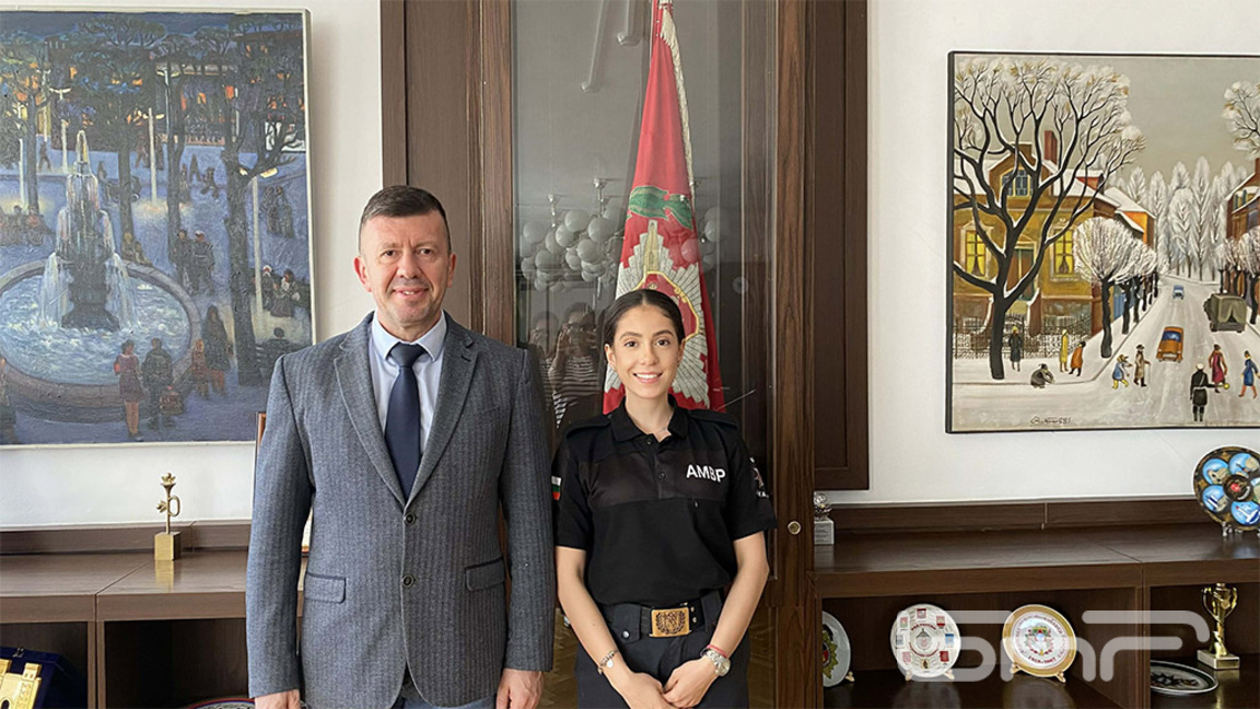 Ректорът и студентката Божидара Тупарова