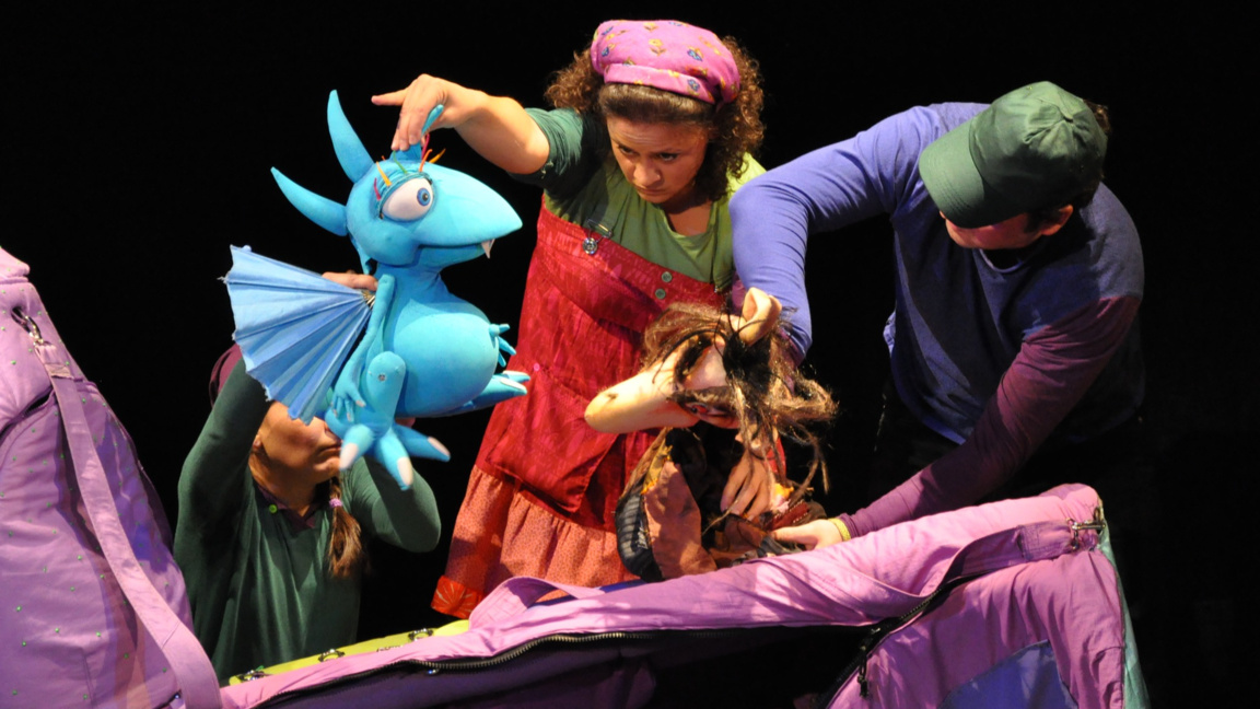 Играят спектакъла "Искам да стана голям" в Бургаския куклен театър