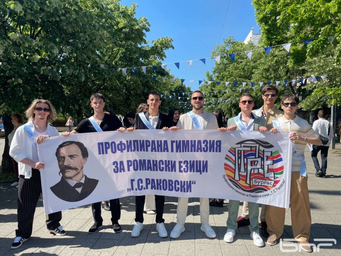 Бургас изпраща над 2400 абитуриенти /СНИМКИ/