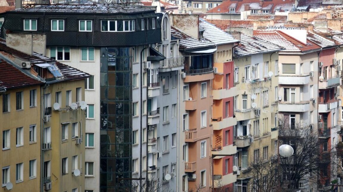Задържа се ръстът на имотите в големите градове, надценяване при наемите