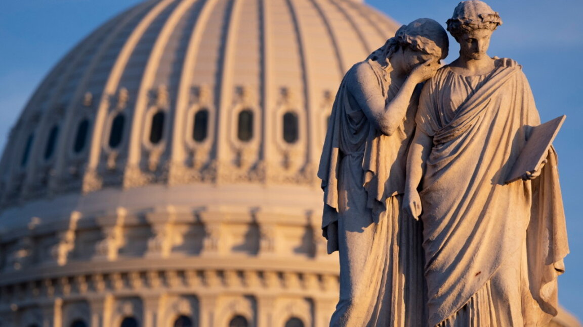 Конгресът на САЩ одобри публикуването на материалите по разследването срещу Епстийн