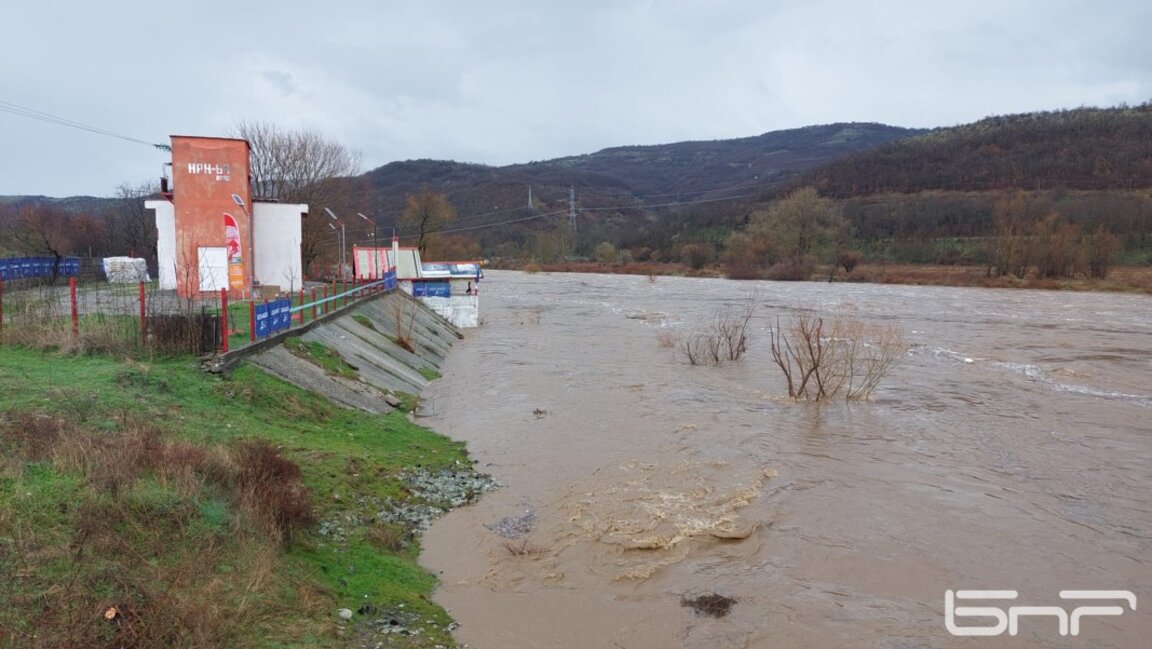 Sağanak yağmur Kirkovo ve Krumovgrad belediyelerini sular altında bıraktı