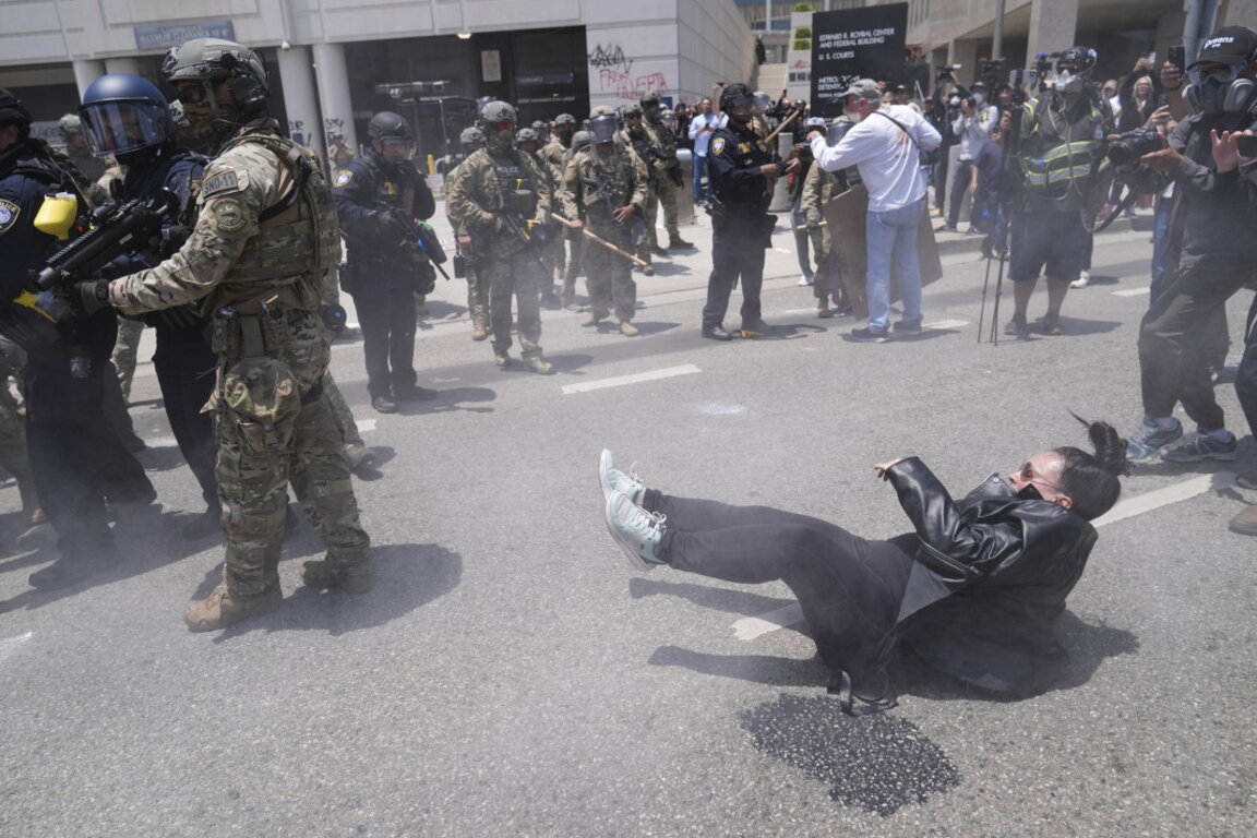 Нови сблъсъци между правоохранителните органи и протестиращите в Лос Анджелис