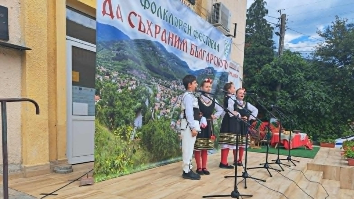 Народното пеене помага на развитието на децата