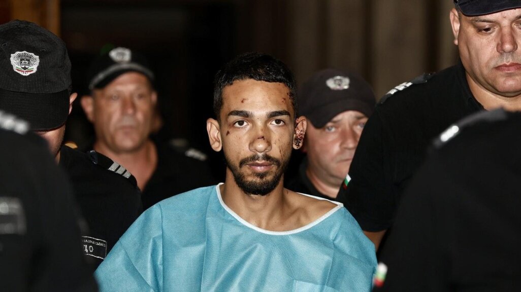 Виктор, който с кола се вряза в автобус и уби човек, е изписан. Вече е в ареста!