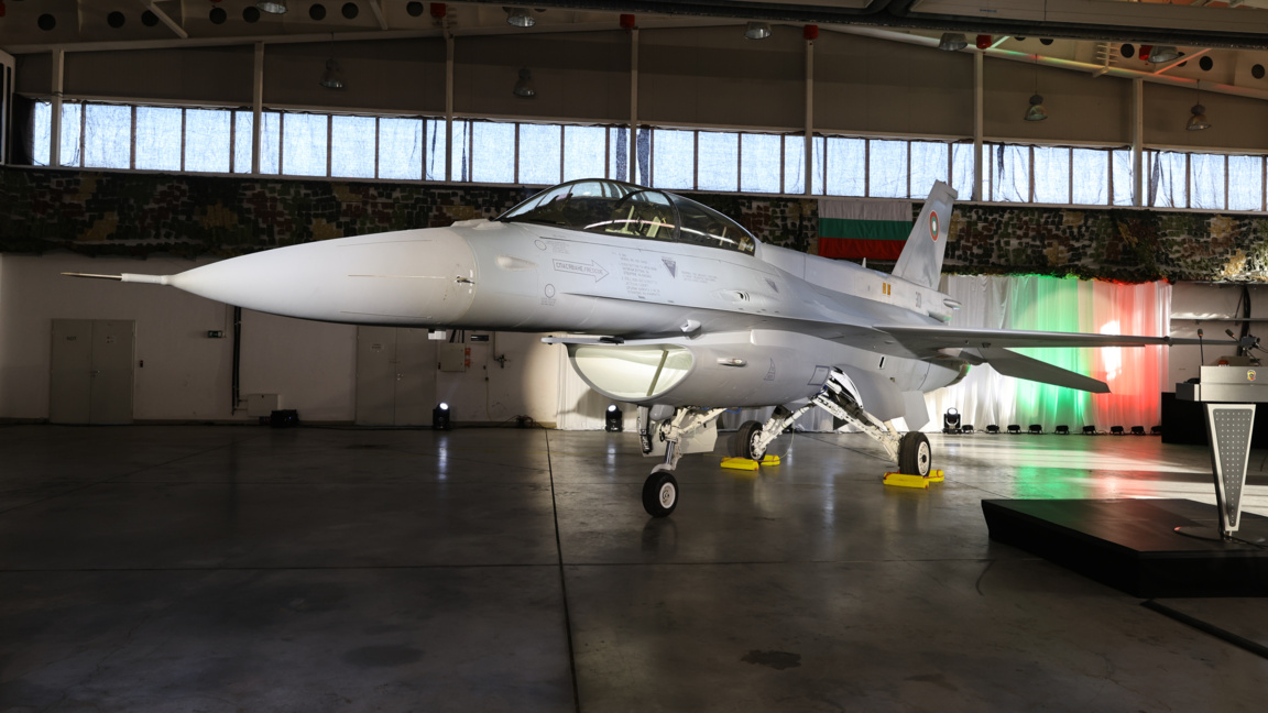 Първият български изтребител F-16 Block 70 в авиобаза "Граф Игнатиево" (13 април 2025 г.)