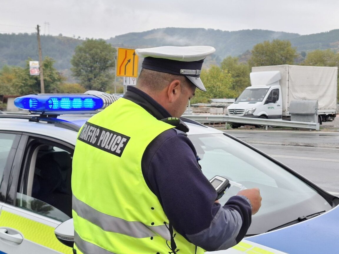 Засилени проверки по пътищата в област Благоевград през уикенда – 163 автомобила вече инспектирани