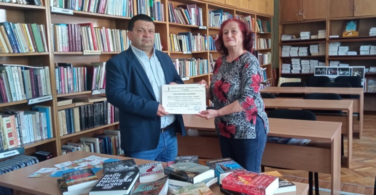 Дарени книги на читалището